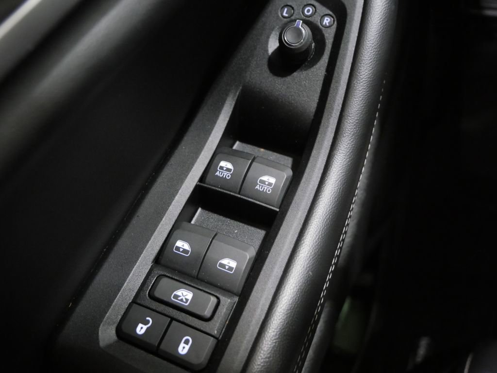 Used 2024 Jeep Grand Cherokee Limited w/ Luxury Tech Group II image 14