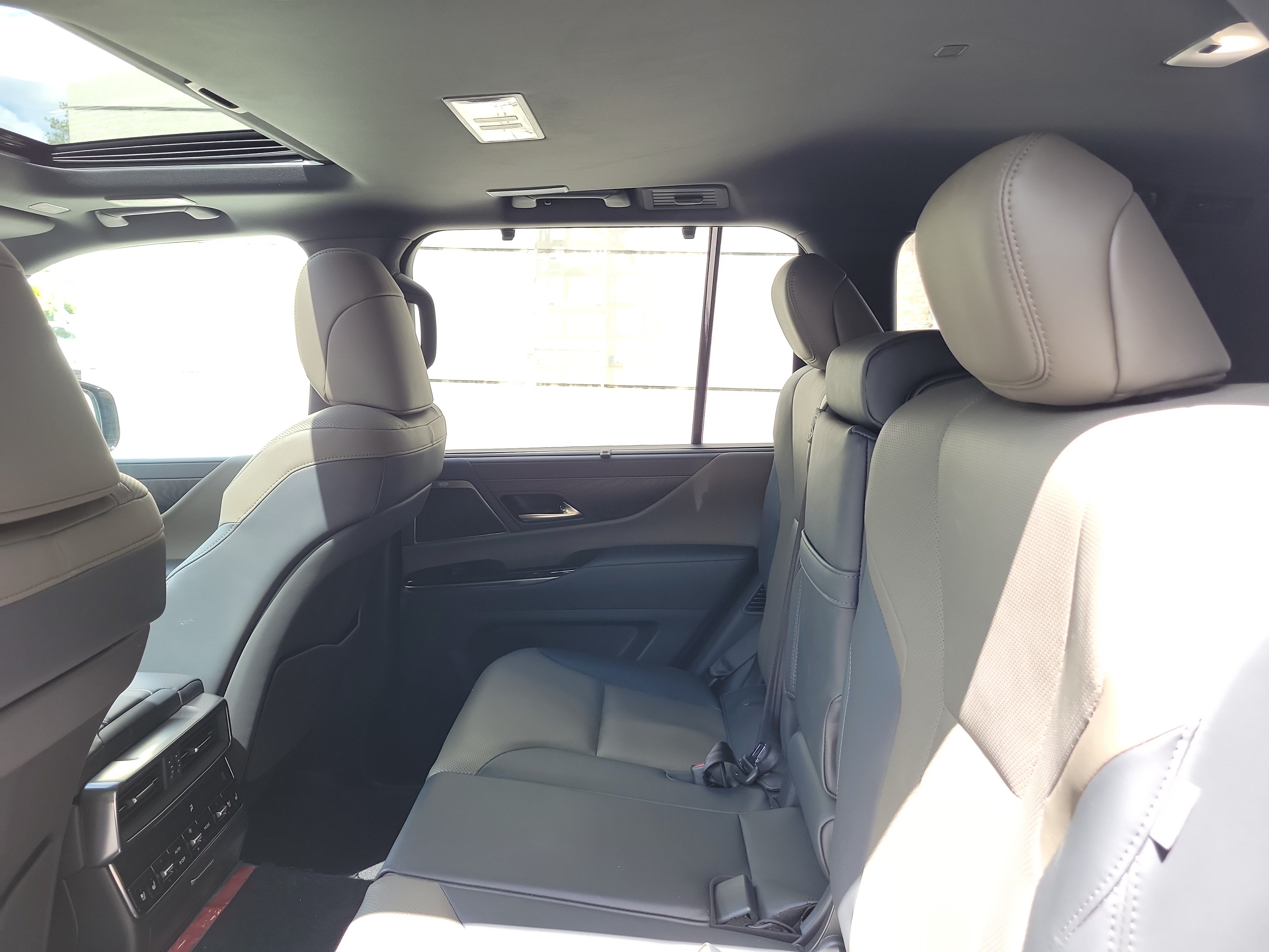 Used 2025 Lexus LX 700h Overtrail AWD/4WD image 14