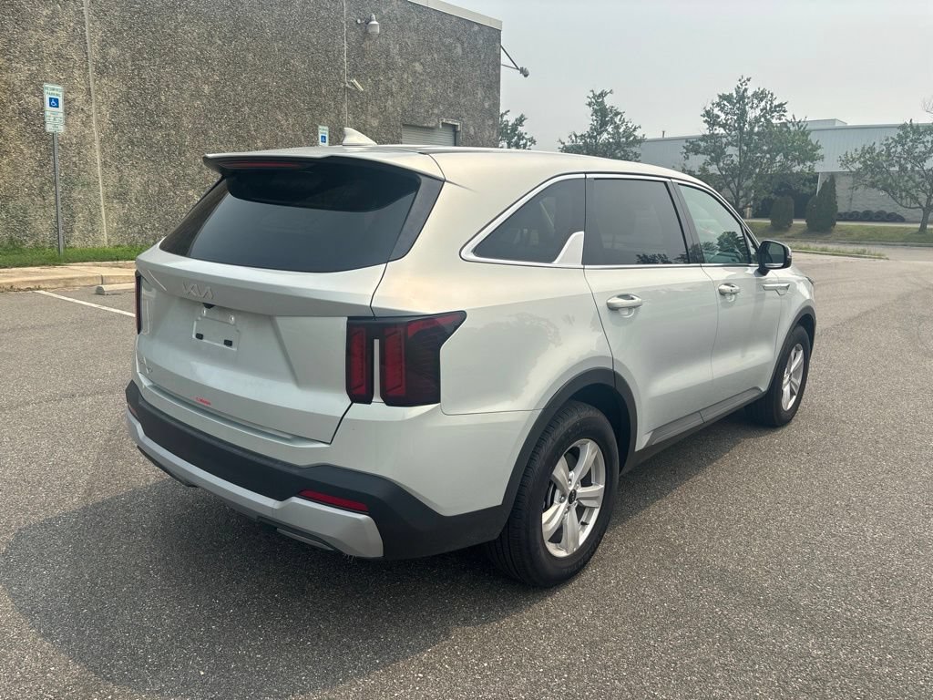 Used 2026 Kia Sorento LX FWD image 7