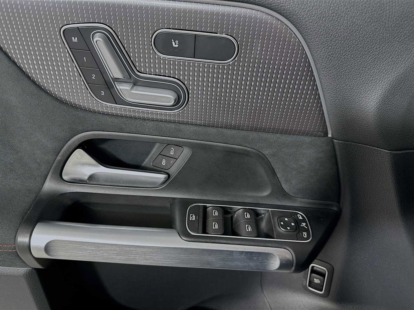 Used 2022 Mercedes-Benz EQB 300 EQB 300 image 11