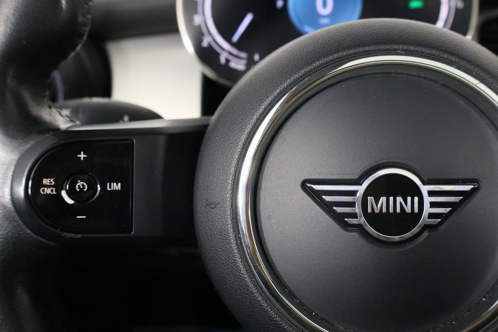 Used 2023 MINI Cooper 2-Door Hardtop w/ Signature Upholstery Package image 22