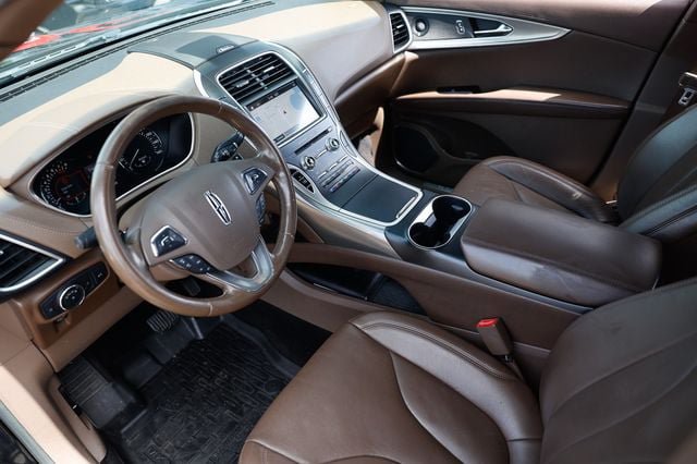 Used 2016 Lincoln MKX Reserve w/ Technology Package FWD image 6