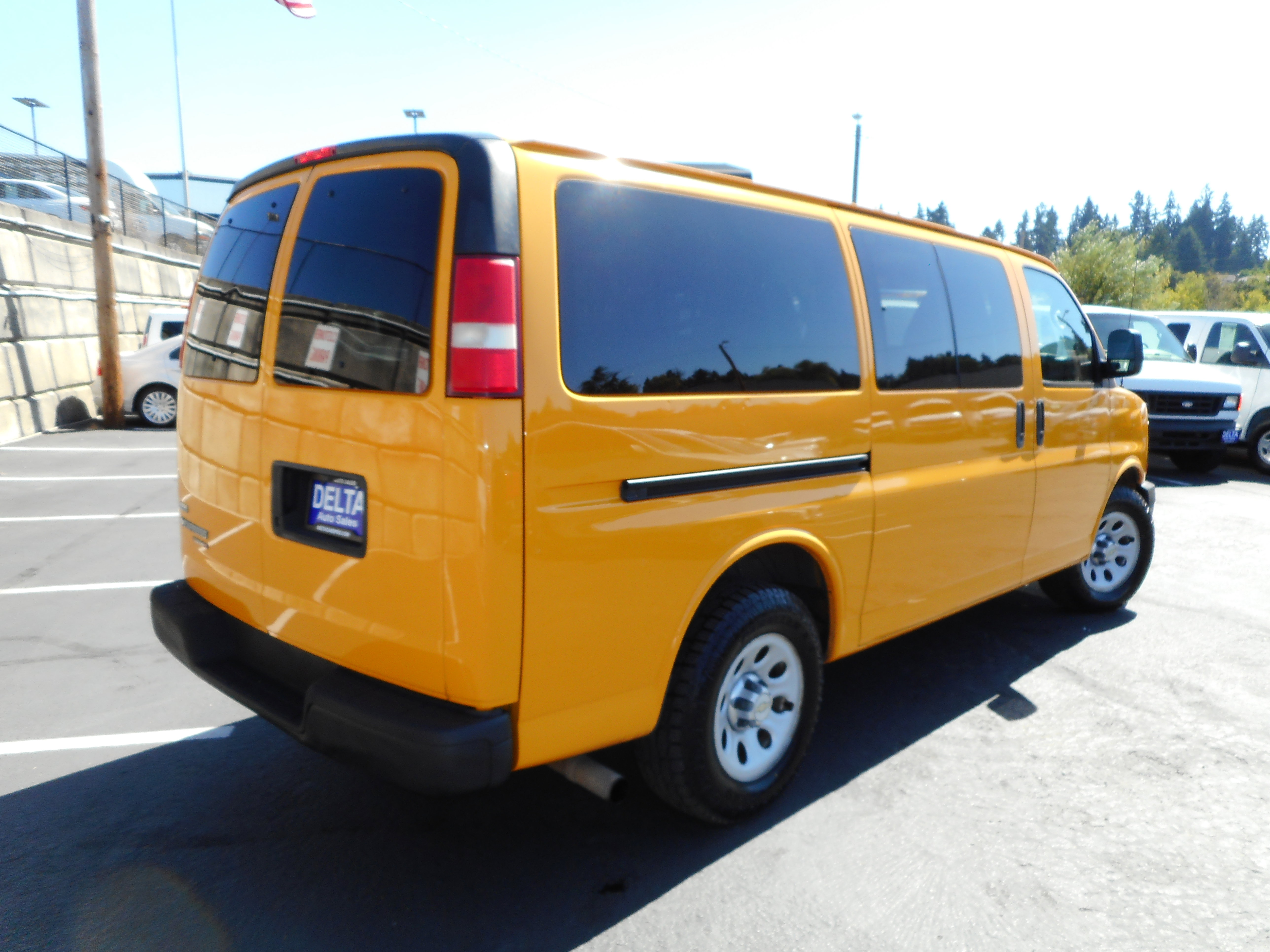 Used 2010 Chevrolet Express 1500 LS image 7
