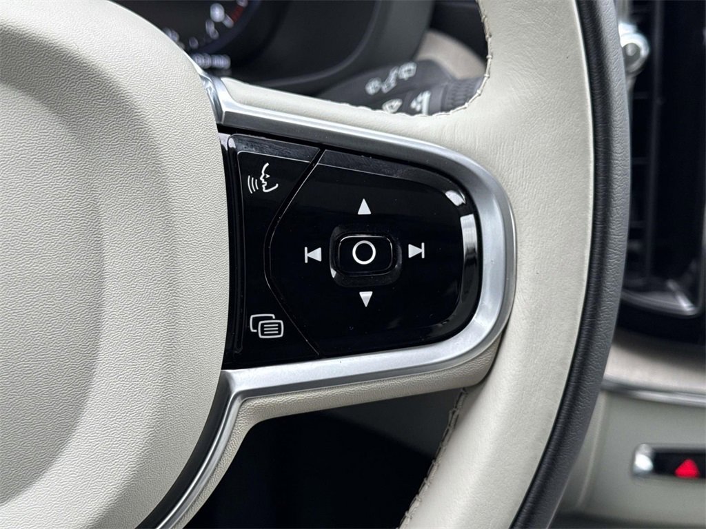 Used 2020 Volvo XC60 T6 Inscription w/ Protection Package Premier image 26