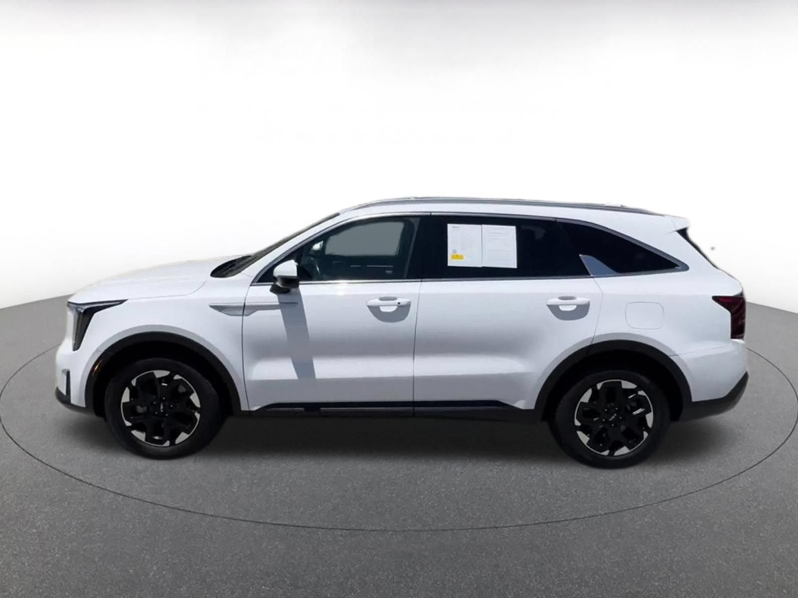 Used 2024 Kia Sorento S FWD image 8