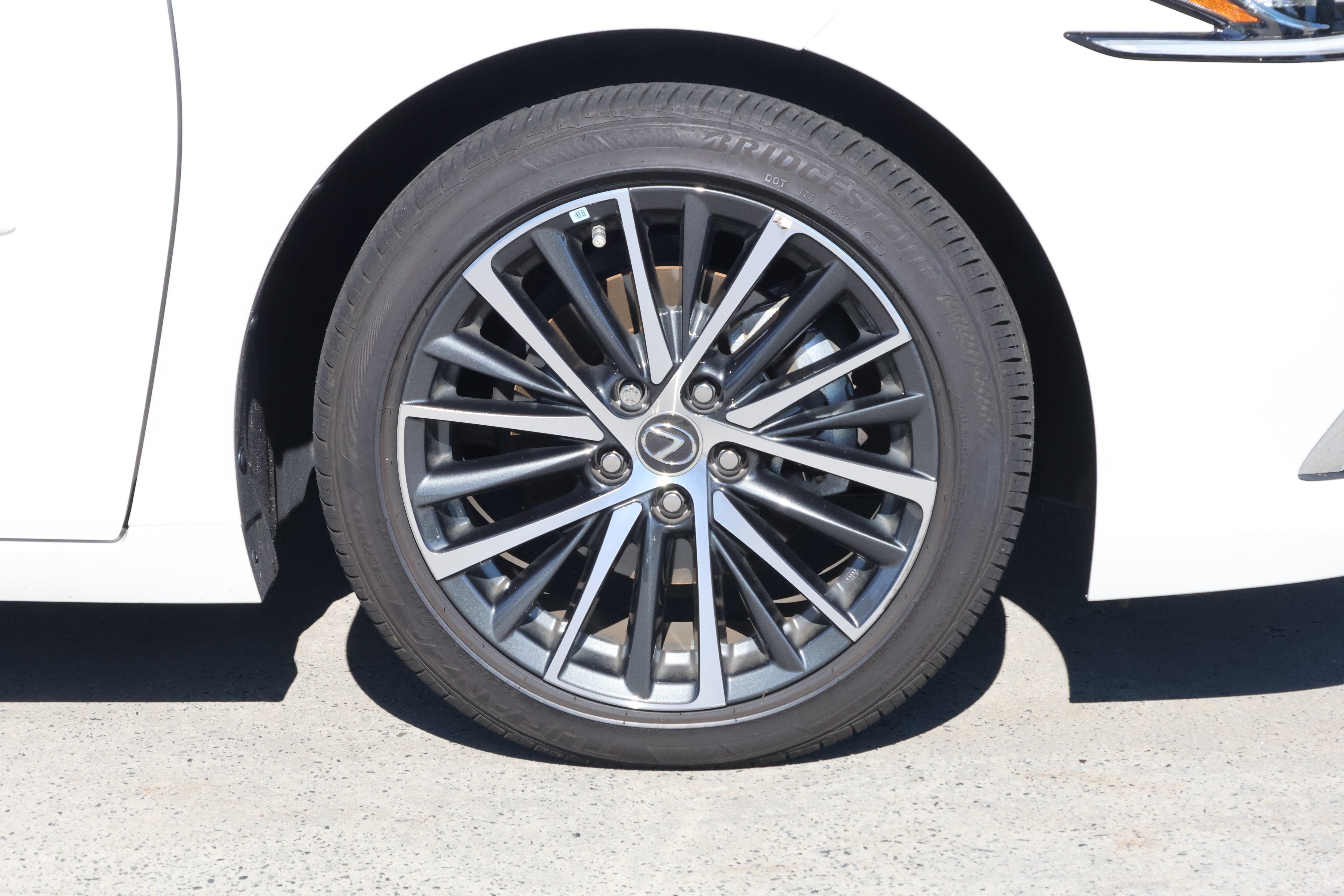 Used 2025 Lexus ES 350 w/ Premium Package FWD image 11