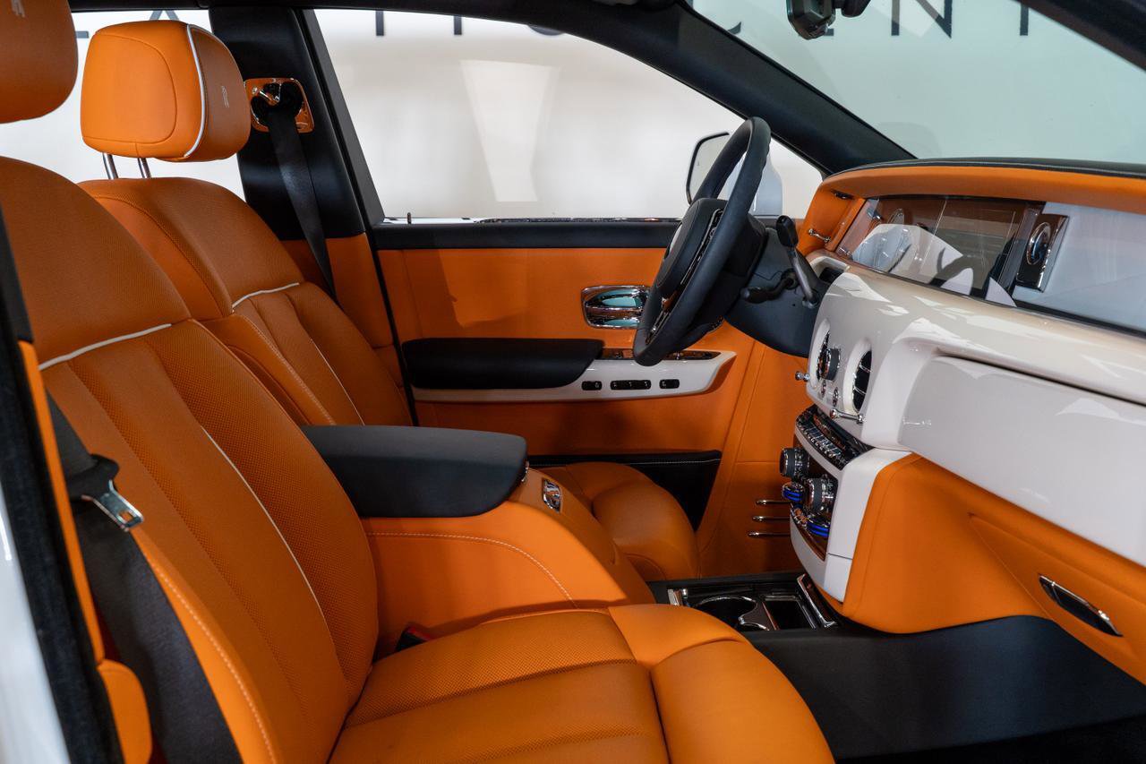 Used 2022 Rolls-Royce Phantom Sedan w/ The Phantom Package image 22