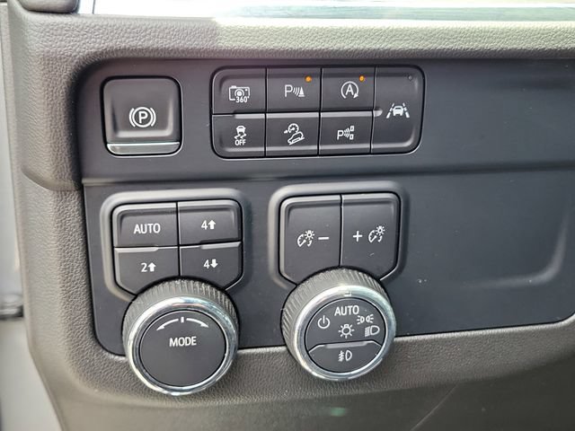 Certified 2025 Chevrolet Suburban Z71 AWD/4WD image 29