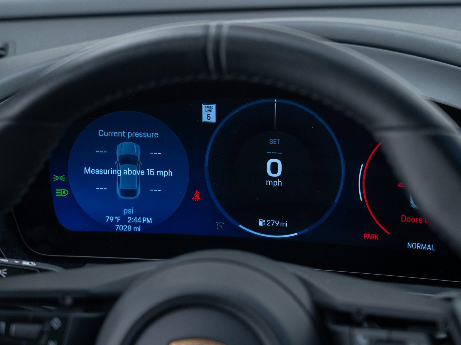 Certified 2025 Porsche Macan Electric image 32
