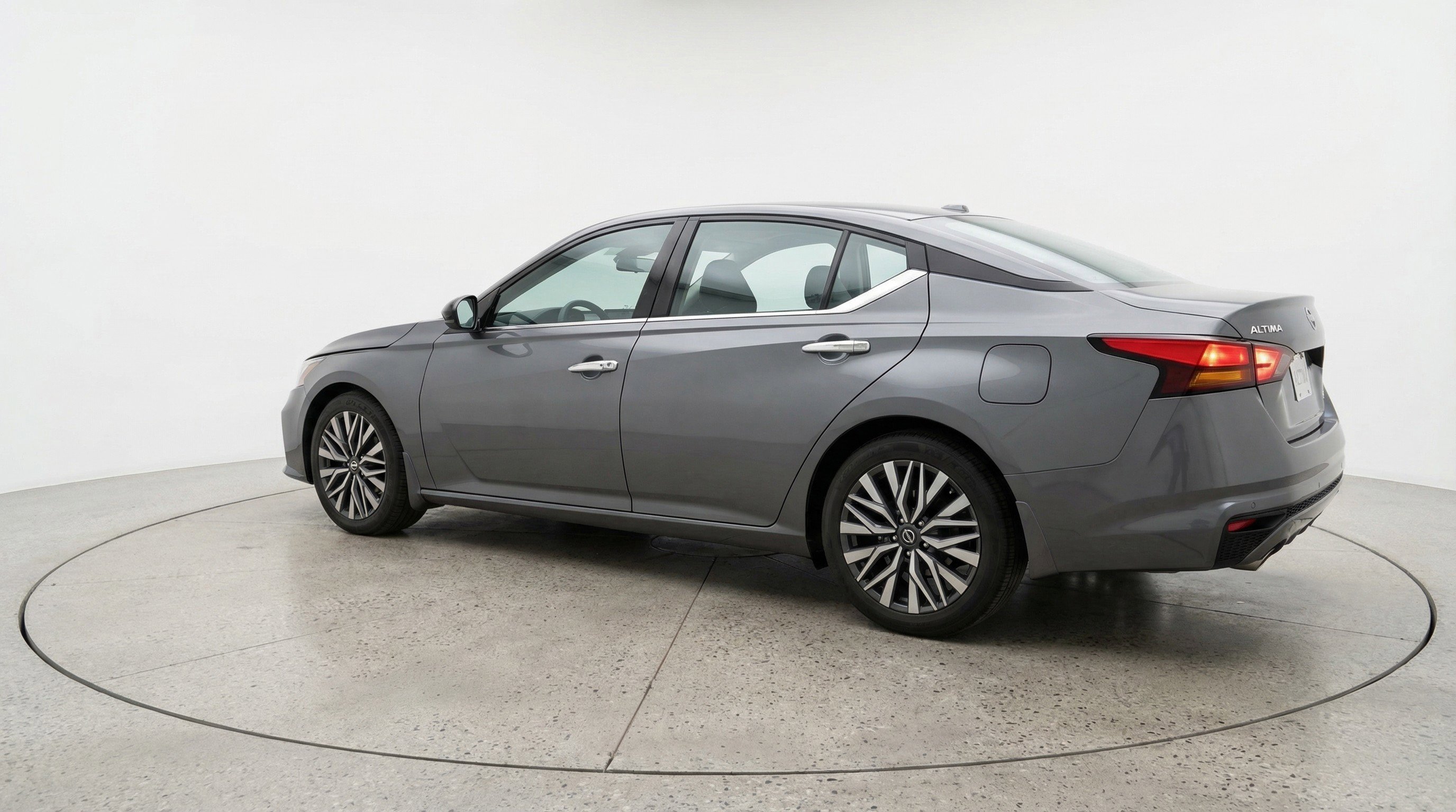 Used 2025 Nissan Altima 2.5 SV image 6