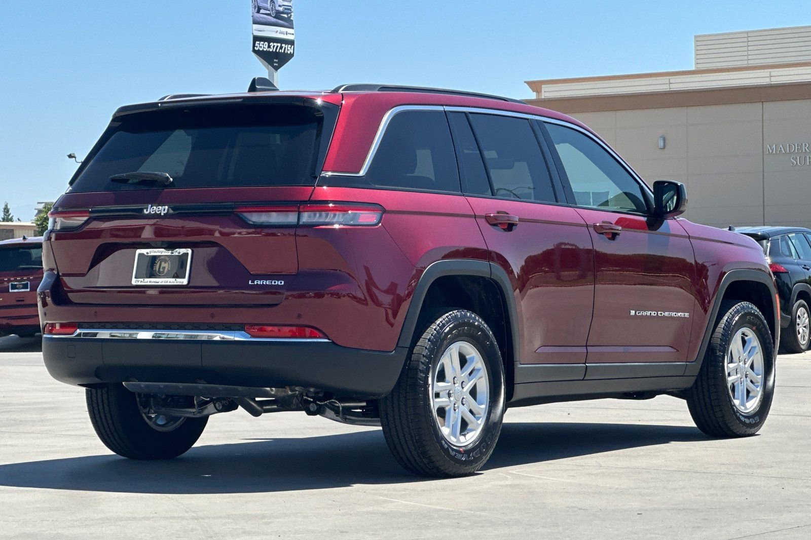 New 2025 Jeep Grand Cherokee Laredo w/ Luxury Tech Group I RWD image 6
