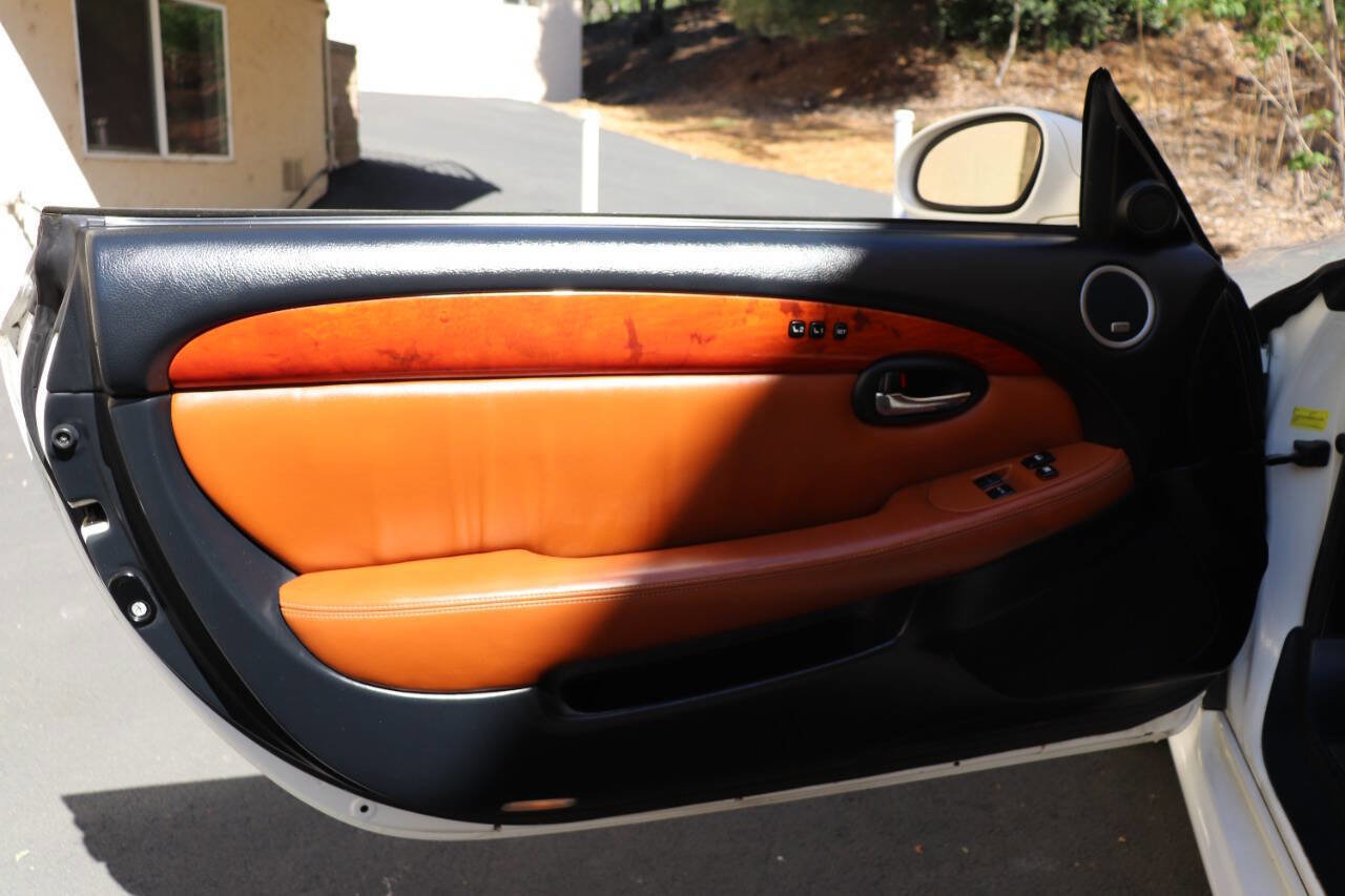 Used 2002 Lexus SC 430 Base 2dr Convertible RWD image 24