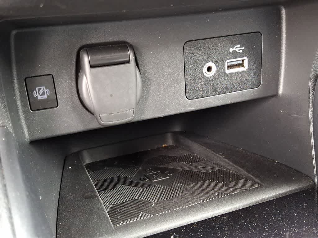 Used 2025 Nissan Versa SV FWD image 23