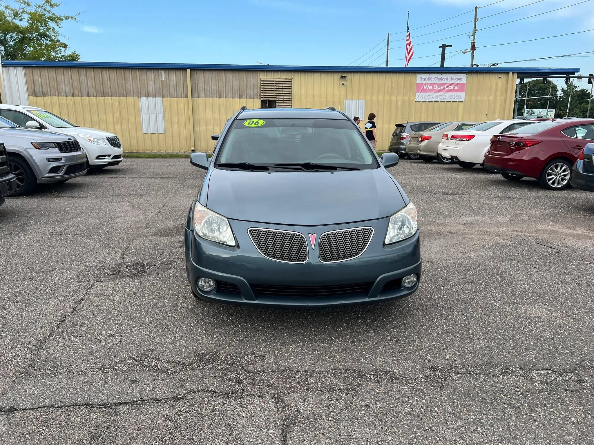 Used 2006 Pontiac Vibe w/ Sport Package FWD image 3