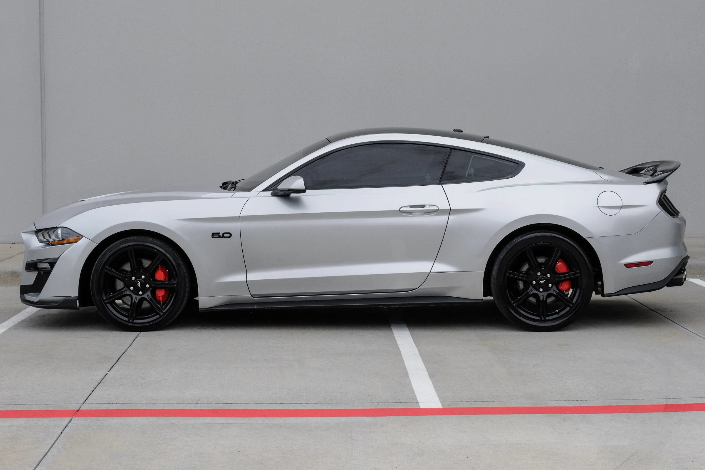 Used 2019 Ford Mustang GT Premium w/ Carbon Sport Interior Package RWD image 16