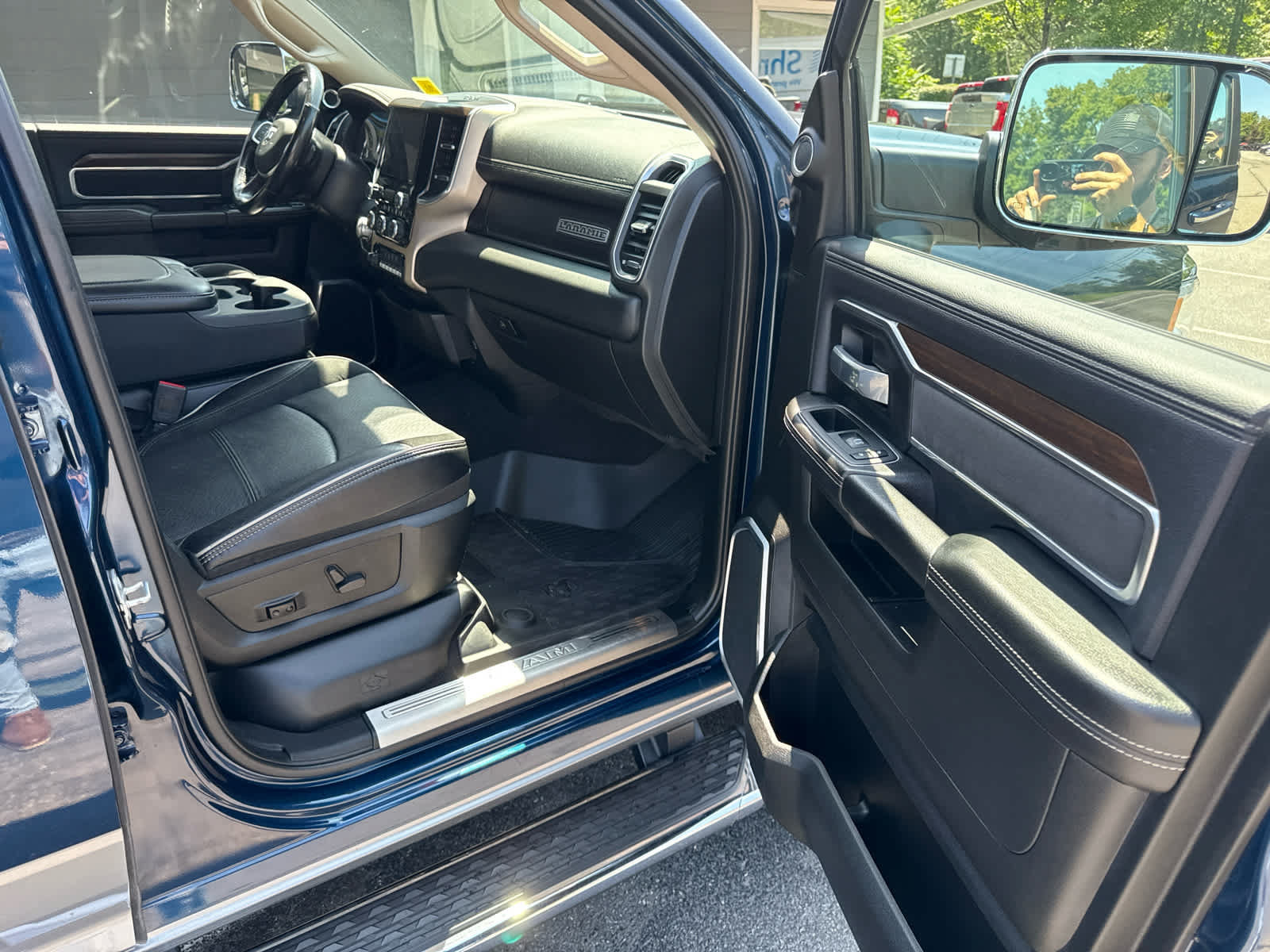 Used 2022 RAM 2500 Laramie AWD/4WD image 16