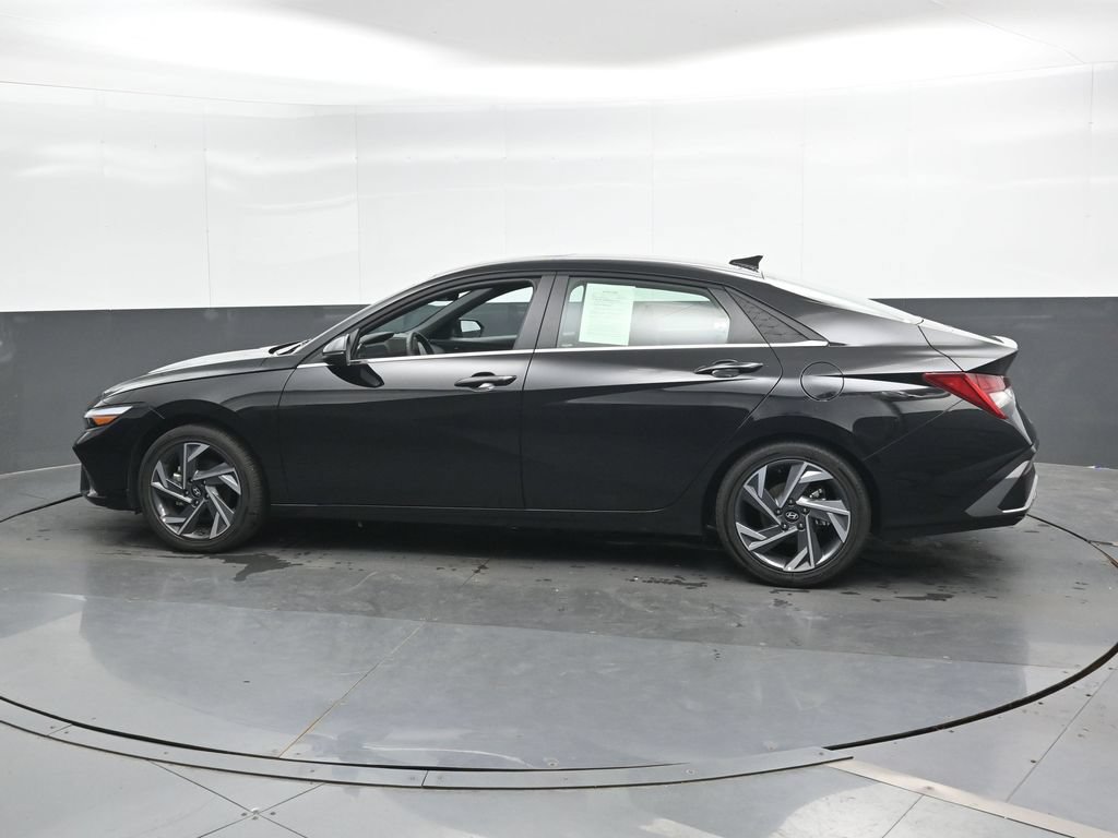 Certified 2026 Hyundai Elantra Limited w/ Cargo Package FWD image 9