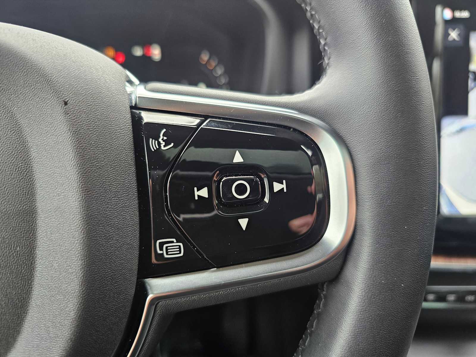 Certified 2024 Volvo XC60 B5 Plus w/ Protection Package Premier AWD/4WD image 33