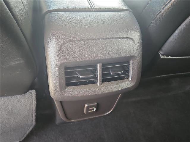 Used 2024 GMC Terrain SLT image 17