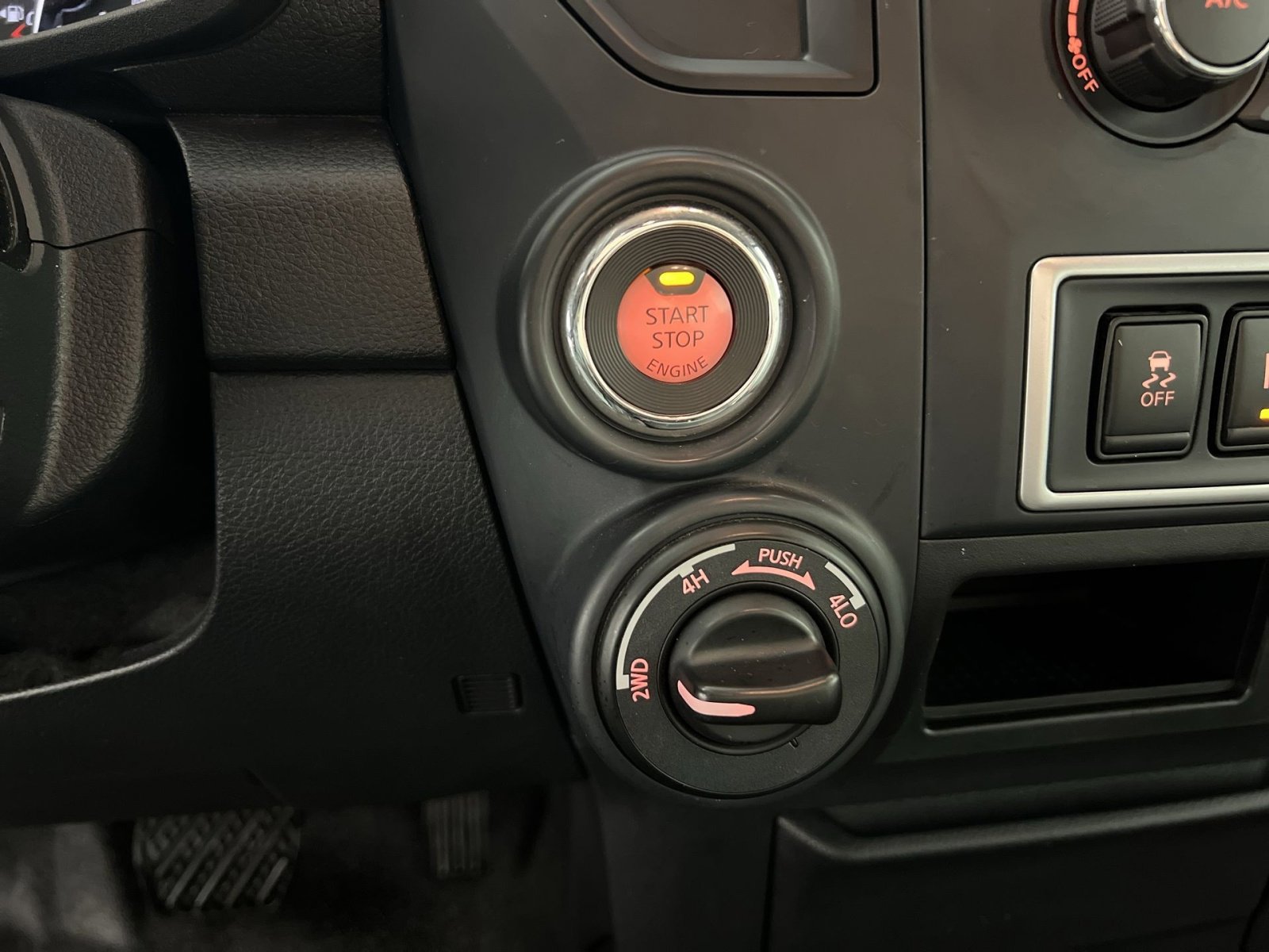 Used 2021 Nissan Titan S image 31