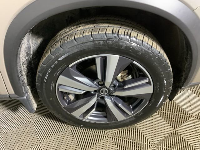 Used 2021 Nissan Rogue SL w/ Premium Package image 14