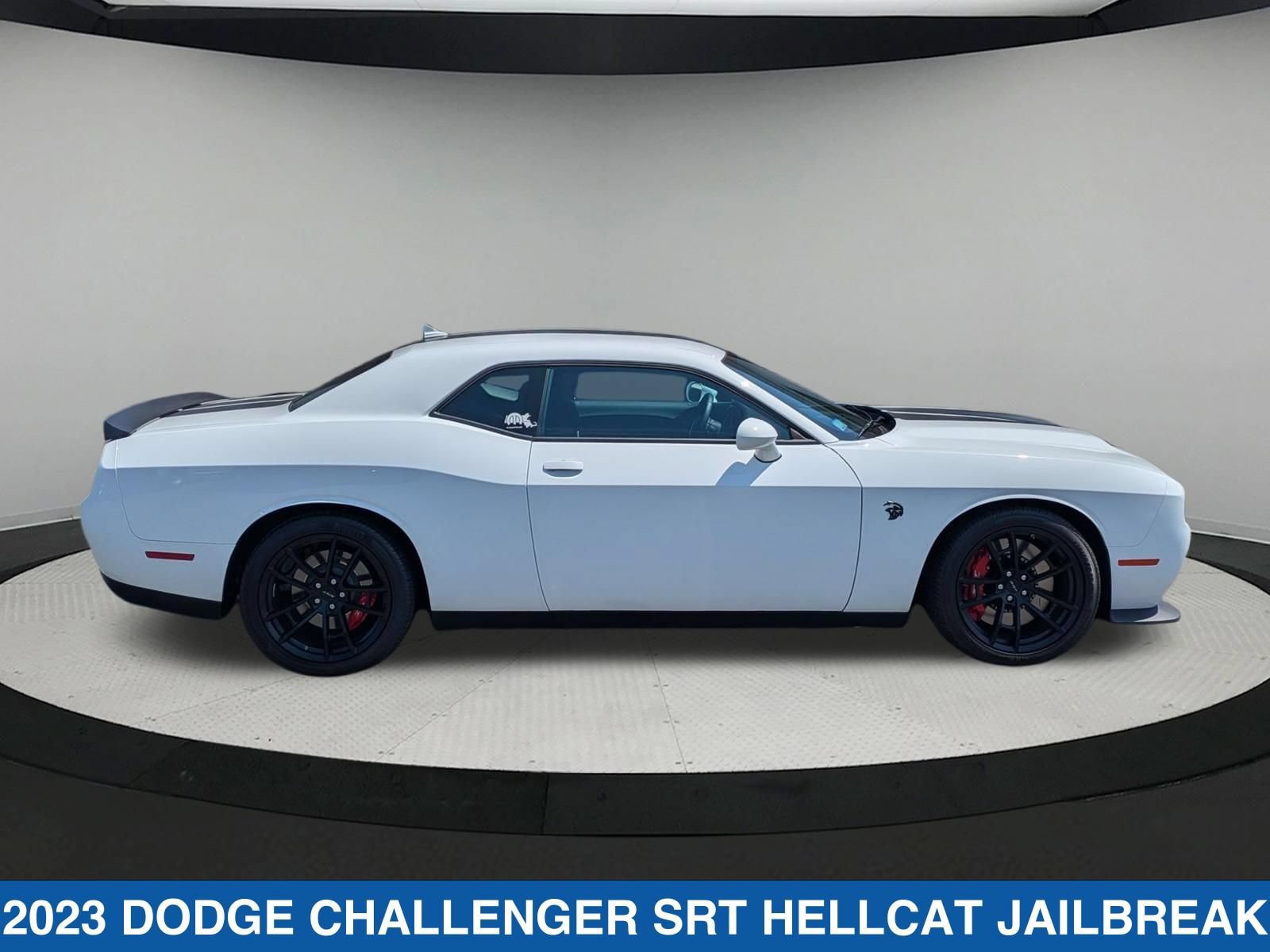 Used 2023 Dodge Challenger SRT Hellcat w/ Driver Convenience Group RWD image 2