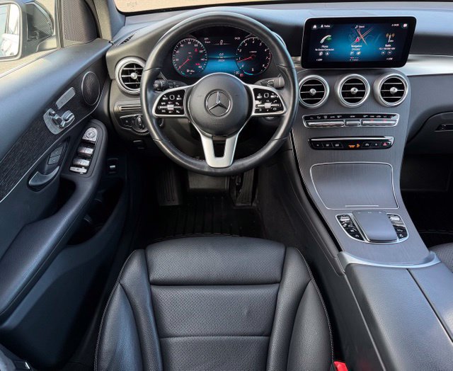 Used 2022 Mercedes-Benz GLC 300 4MATIC w/ Multimedia Package Lite image 11