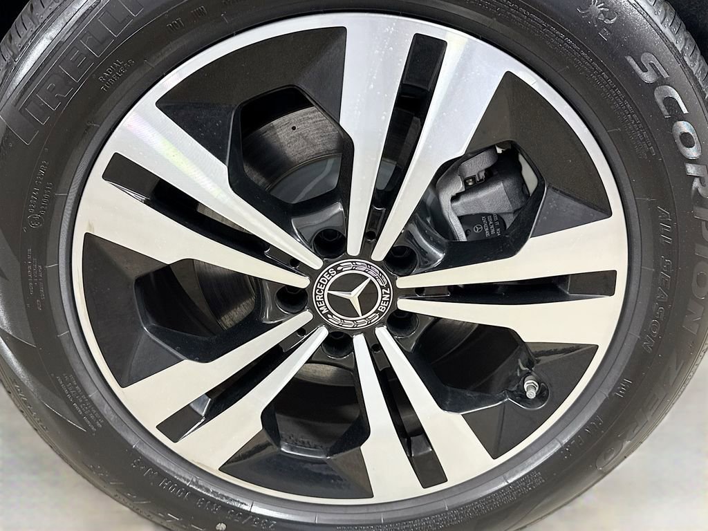 Used 2025 Mercedes-Benz GLB 250 image 29