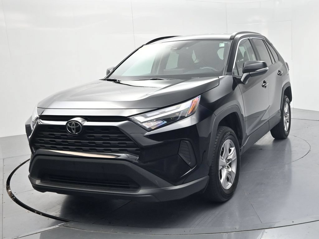 Used 2025 Toyota RAV4 XLE FWD image 3