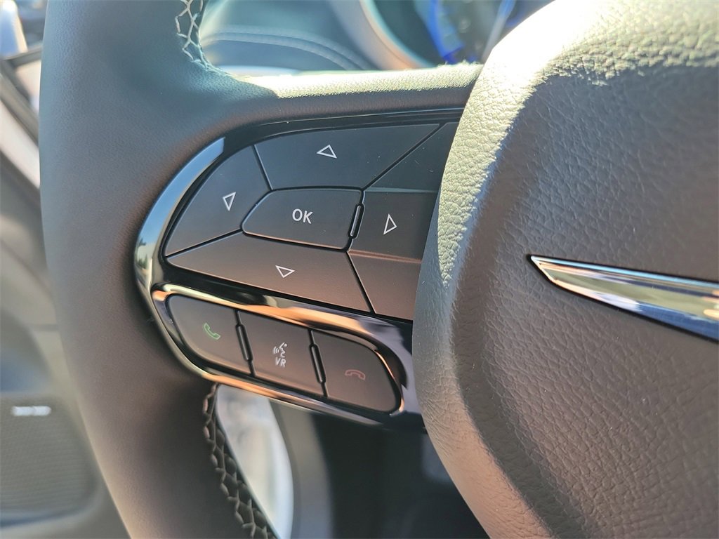 New 2026 Chrysler Pacifica Limited image 25