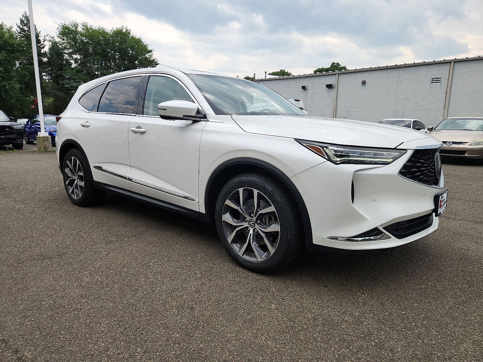 Certified 2023 Acura MDX SH-AWD w/ Technology Package image 4