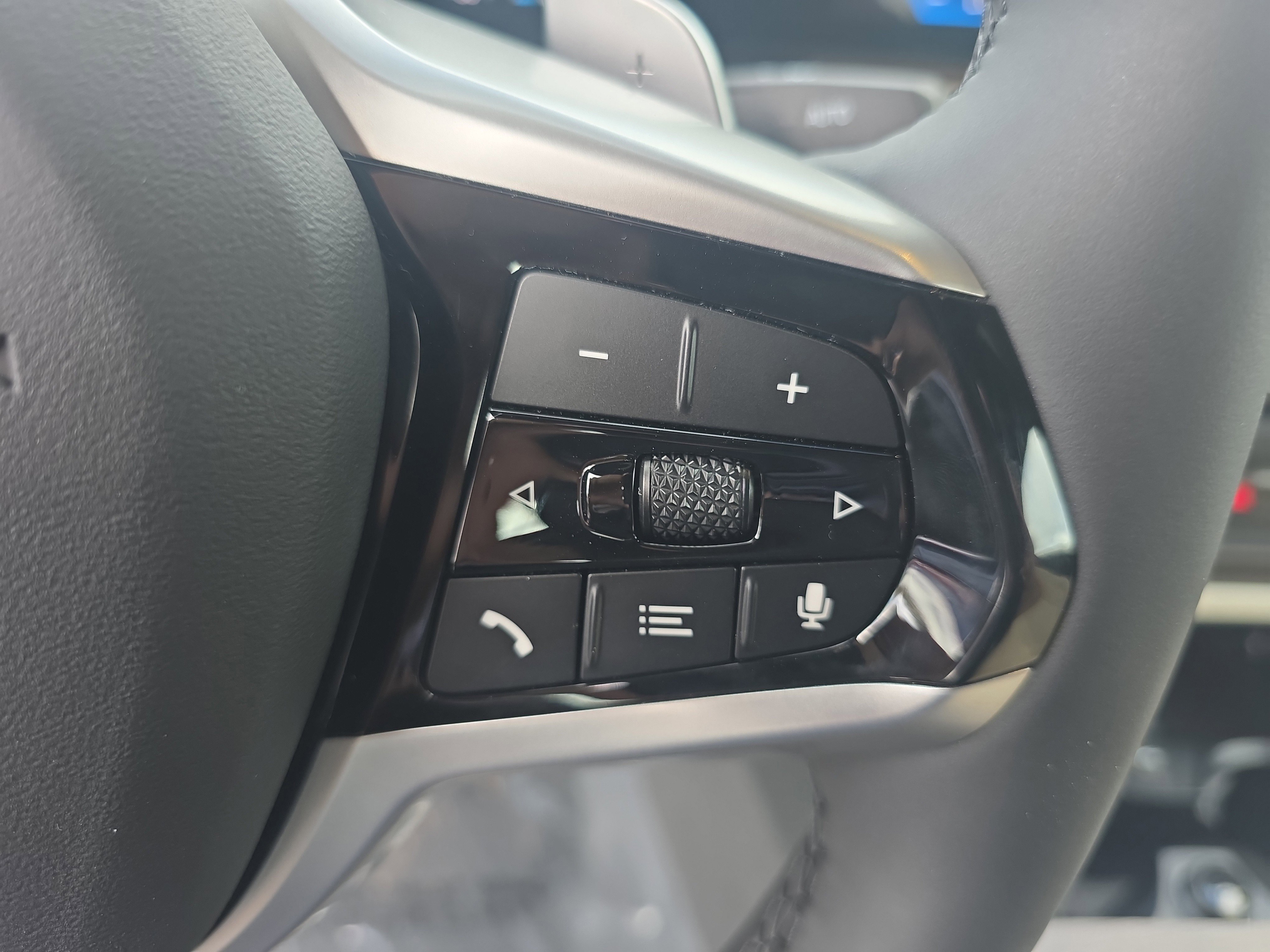 New 2025 BMW 230i Coupe w/ Convenience Package image 28