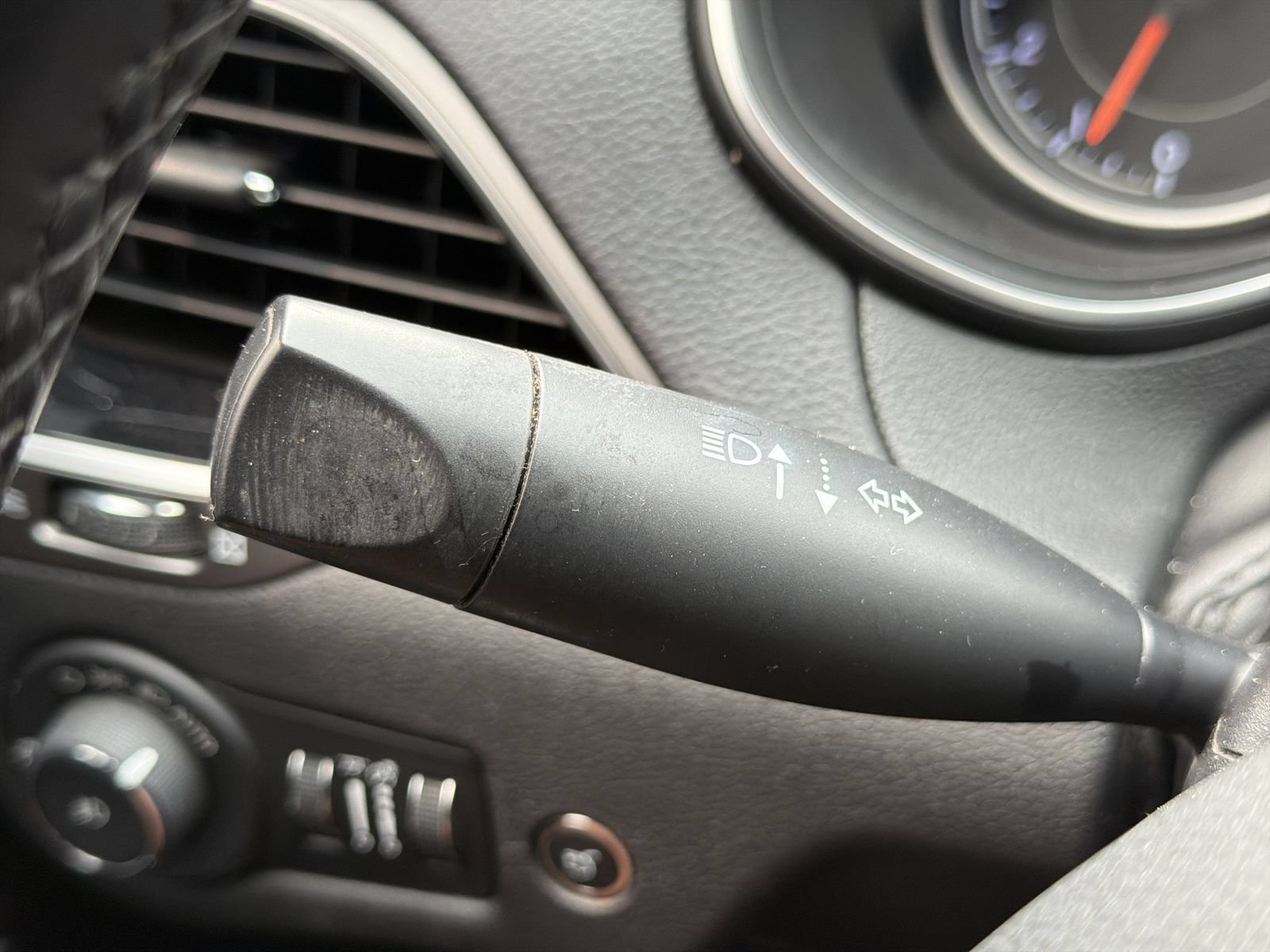 Used 2019 Jeep Cherokee Limited AWD/4WD image 29