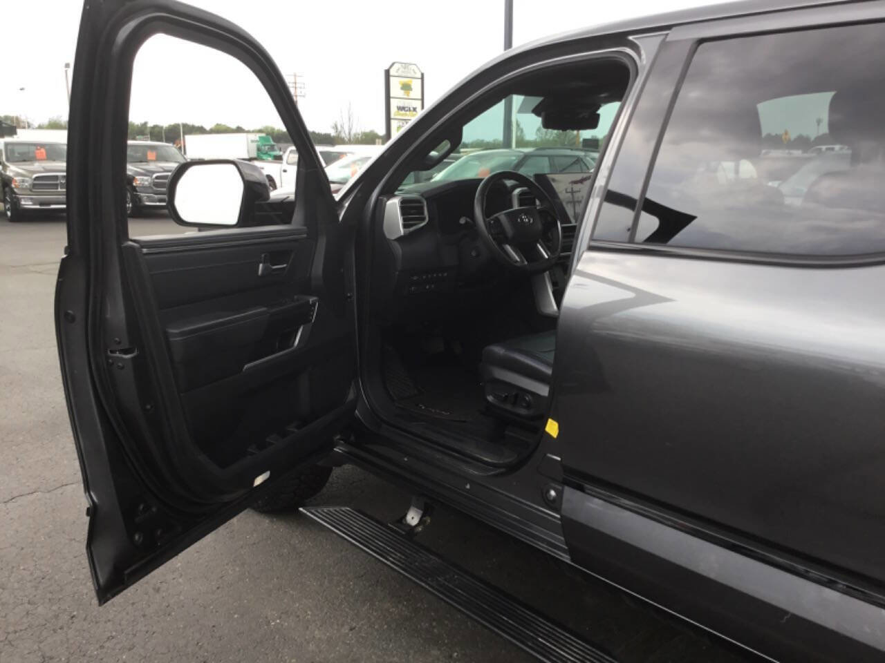 Used 2022 Toyota Tundra Platinum image 9