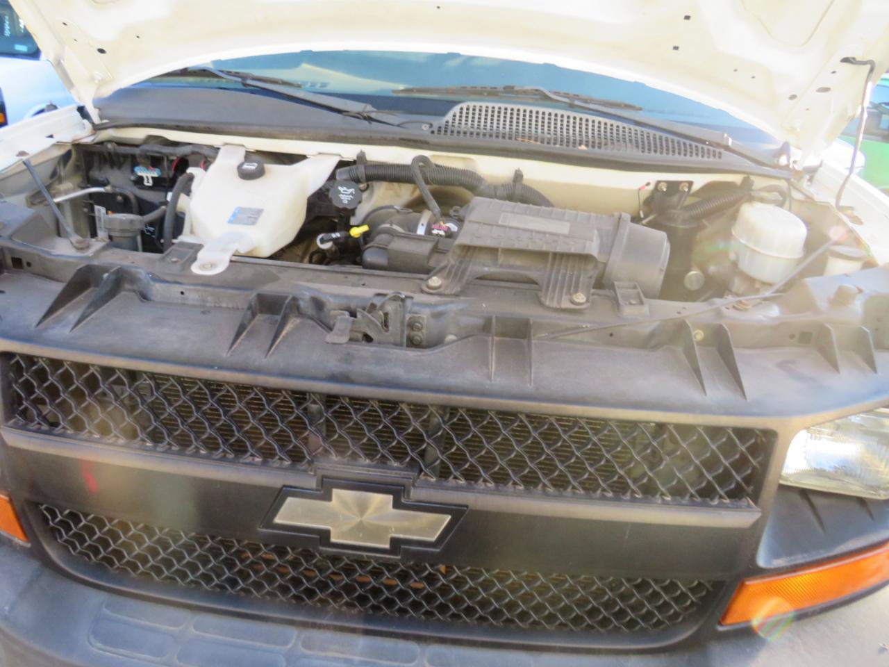 Used 2011 Chevrolet Express 2500 RWD image 21