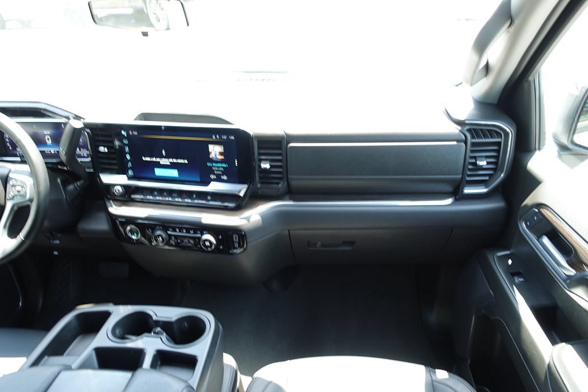 Used 2024 Chevrolet Silverado 1500 LT AWD/4WD image 38