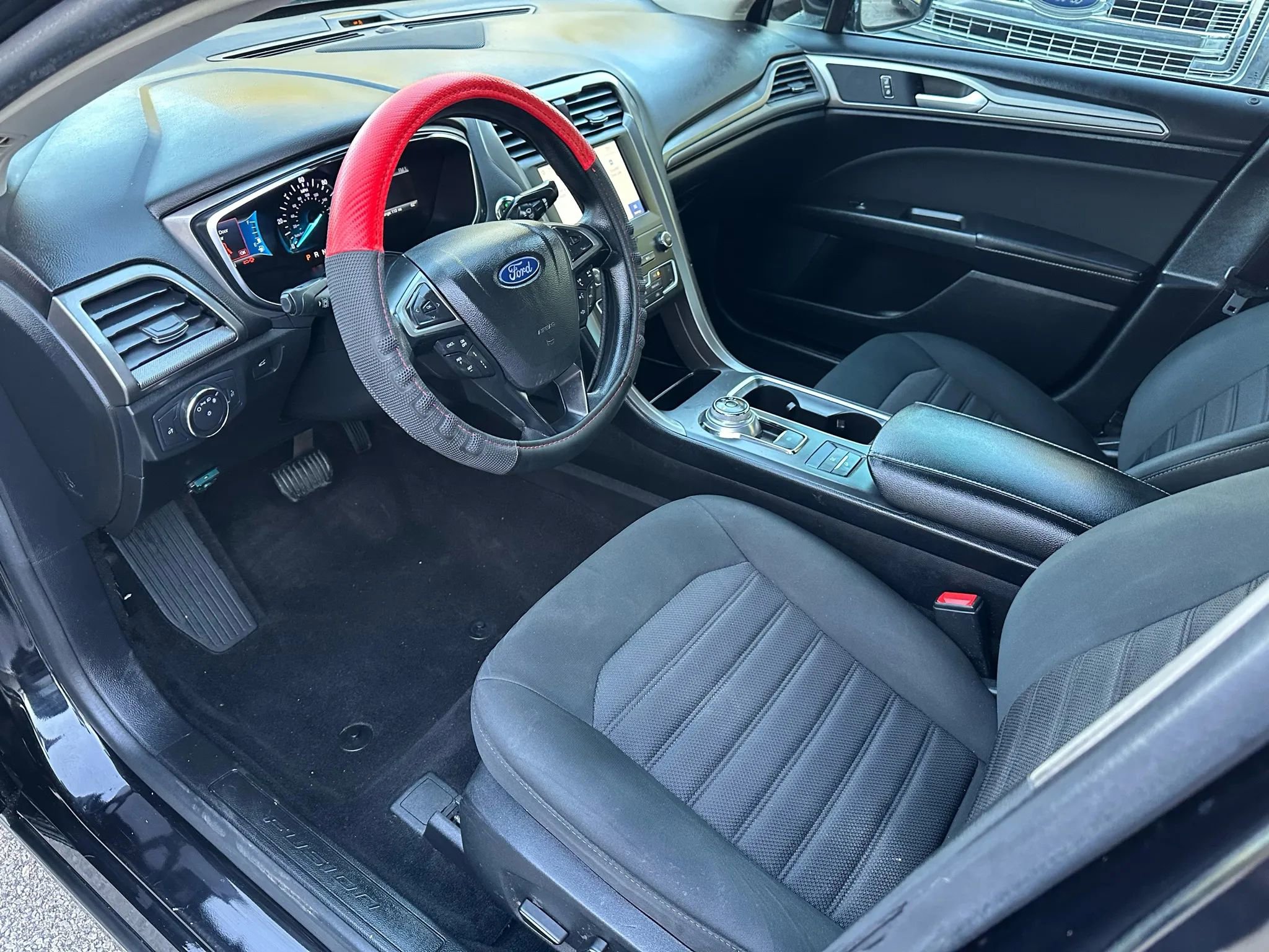 Used 2020 Ford Fusion SE image 13