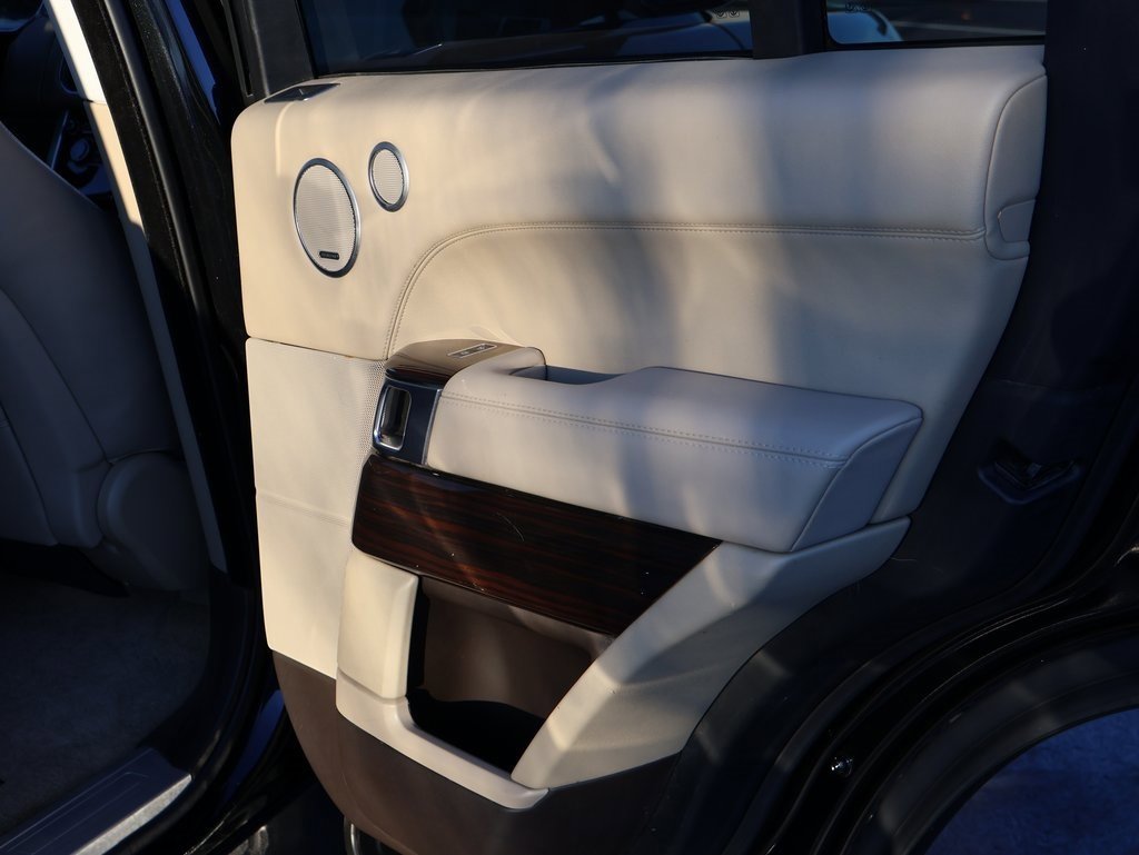 Used 2016 Land Rover Range Rover HSE image 15