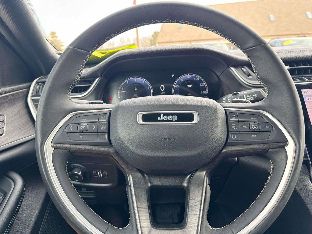 Used 2024 Jeep Grand Cherokee L Limited w/ Luxury Tech Group II image 16