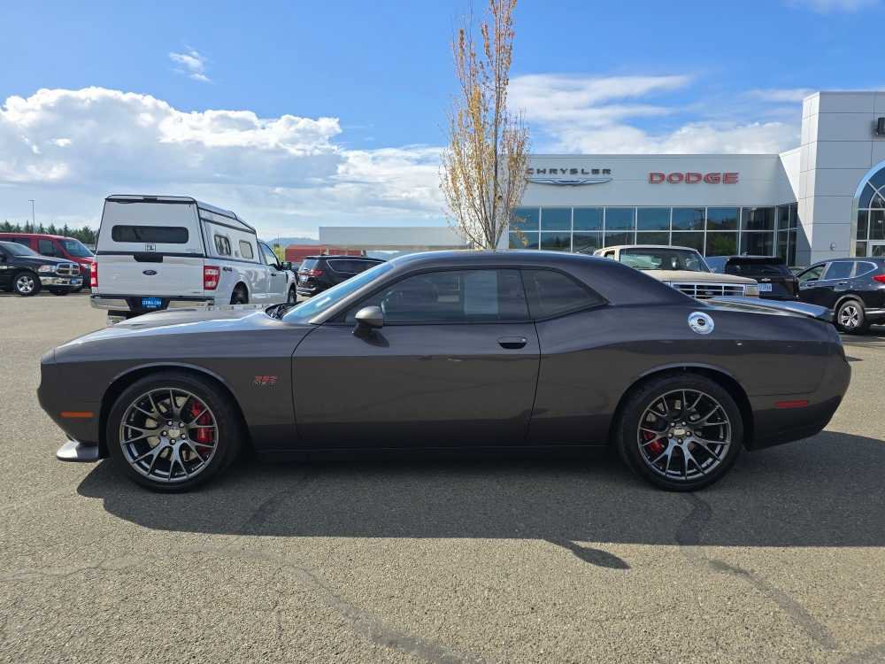 Used 2016 Dodge Challenger SRT w/ Technology Group image 2