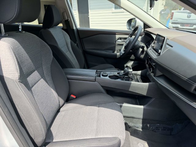 Used 2023 Nissan Rogue SV AWD/4WD image 12
