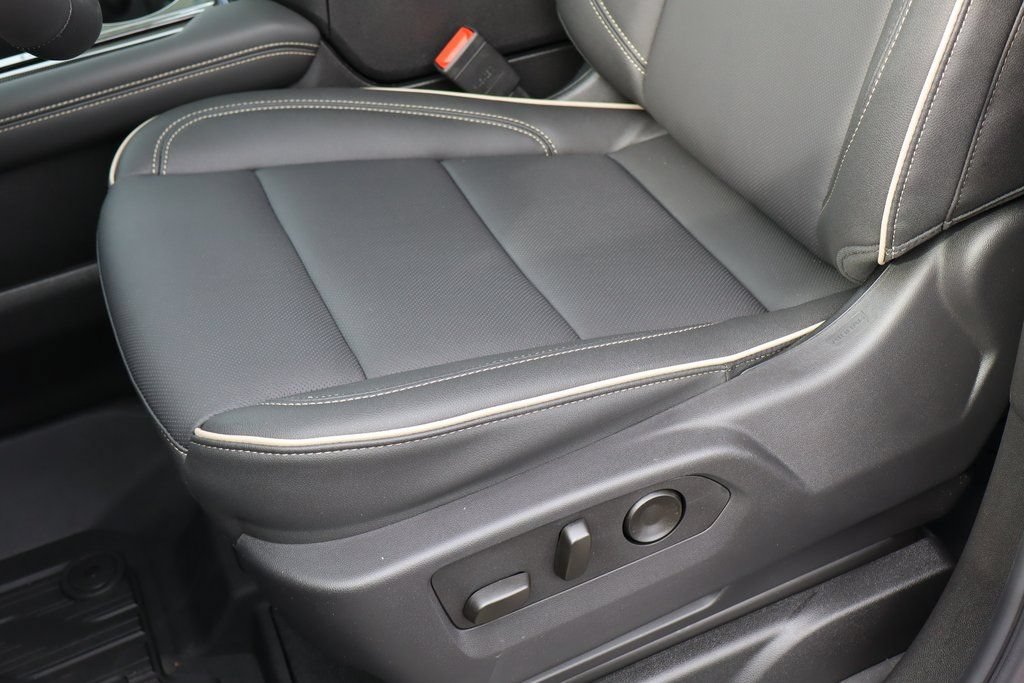 New 2026 GMC Yukon XL Elevation w/ LPO, Floor Liner Package AWD/4WD image 12
