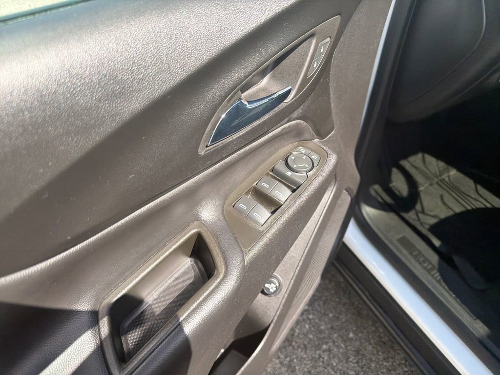 Used 2023 Chevrolet Equinox LT FWD image 12