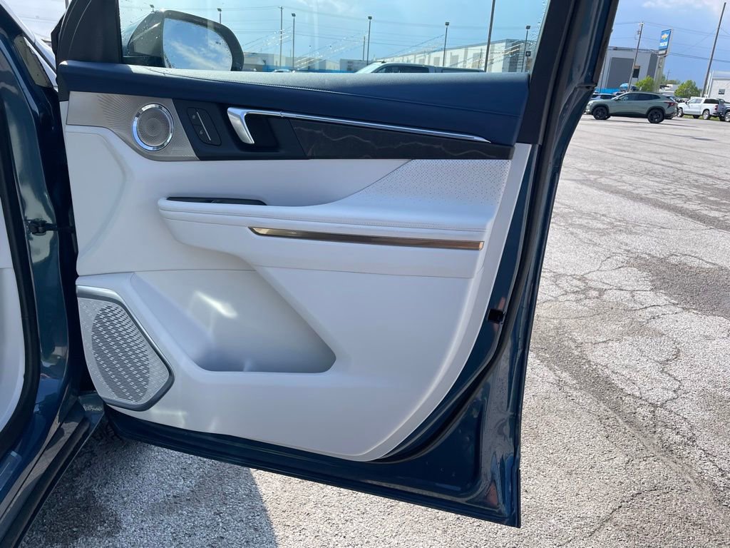 Used 2025 Buick Enclave Avenir FWD image 20