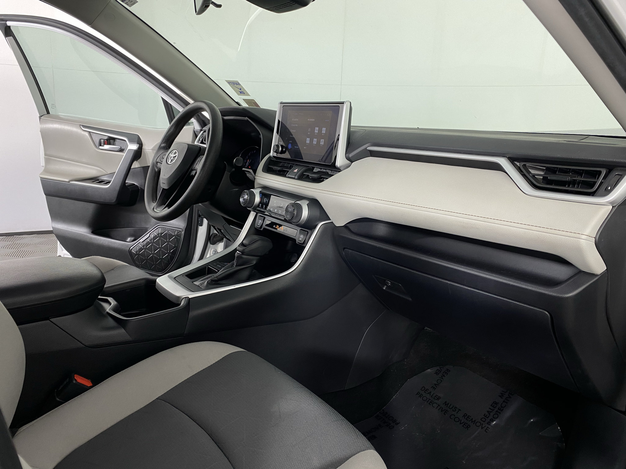 Used 2025 Toyota RAV4 XLE FWD image 22