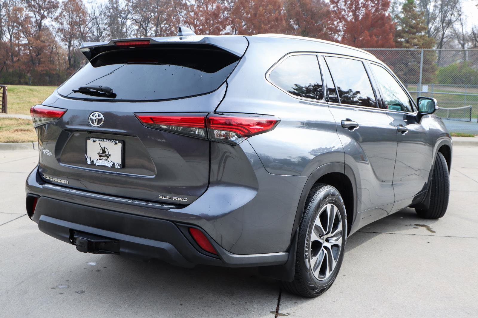 Used 2020 Toyota Highlander XLE image 21