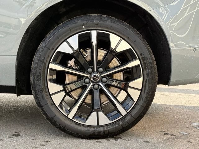 New 2026 Volvo XC60 T8 Plus w/ Climate Package PRO AWD/4WD image 14