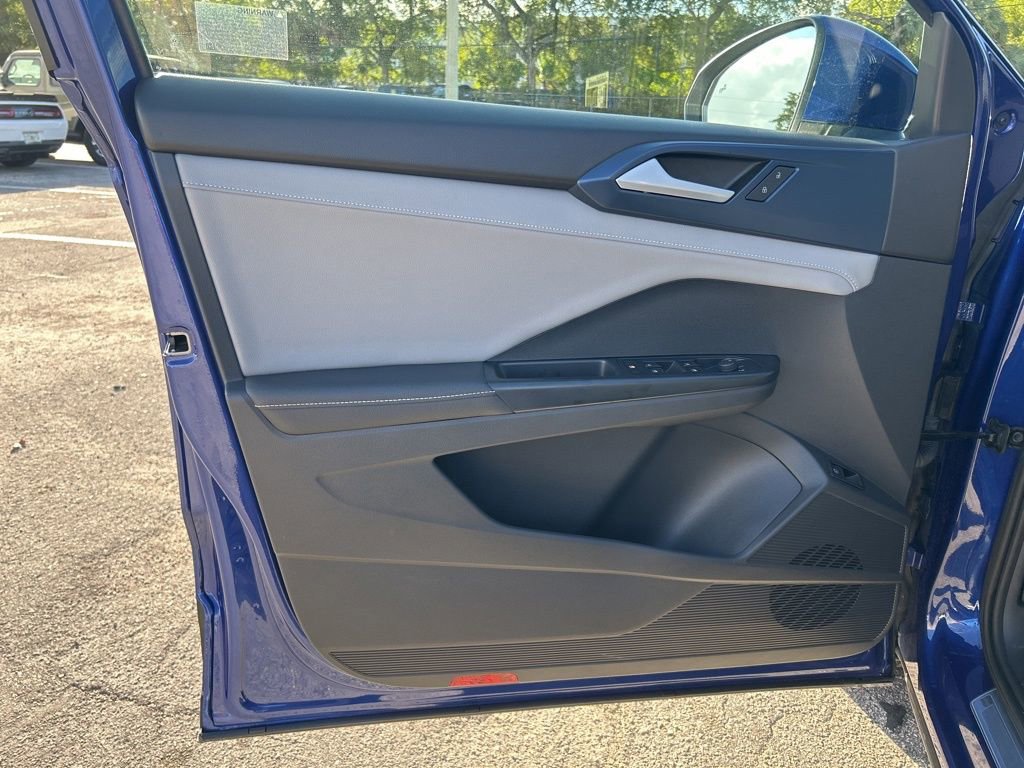 Used 2024 Volkswagen Taos SE image 34