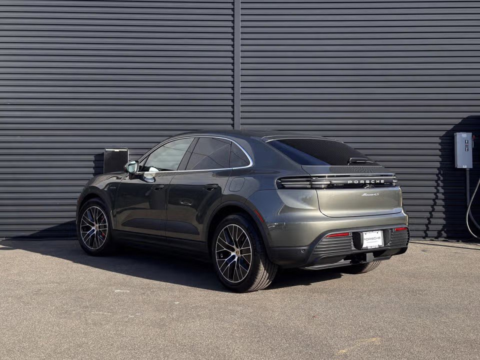 Certified 2025 Porsche Macan 4S Electric image 3