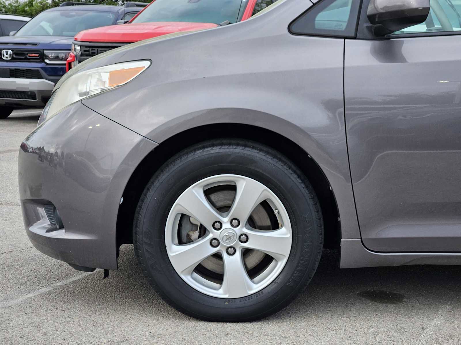 Used 2014 Toyota Sienna LE image 8